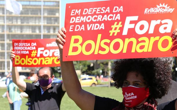 Brasília- DF. 21-05-2020- Presidenta do PT, Gleisi Hoffmann e parlamentares da oposição durante entrevista após entrar com pedido de impeachment do Bolsonaro.