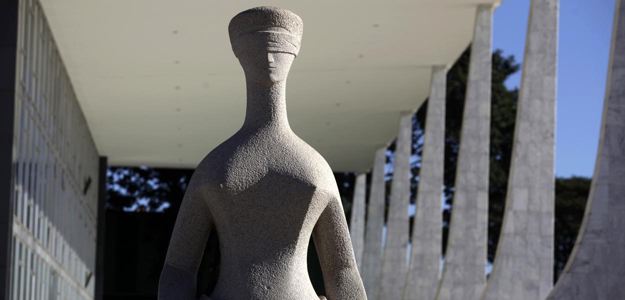Estátua da Justiça em frente à sede do Supremo Tribunal Federal, em Brasília 07/04/2010