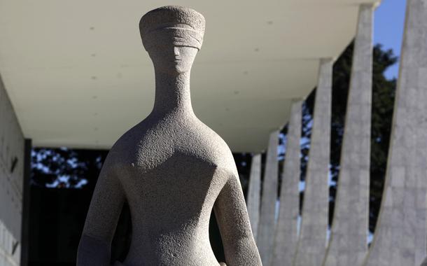 Estátua da Justiça em frente à sede do Supremo Tribunal Federal, em Brasília 07/04/2010