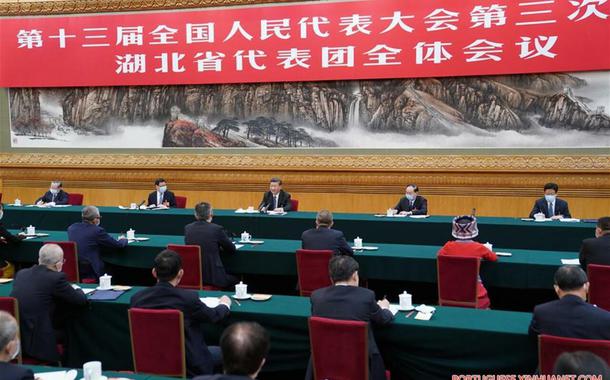 O presidente Xi em sessão do Parlamento chinês
