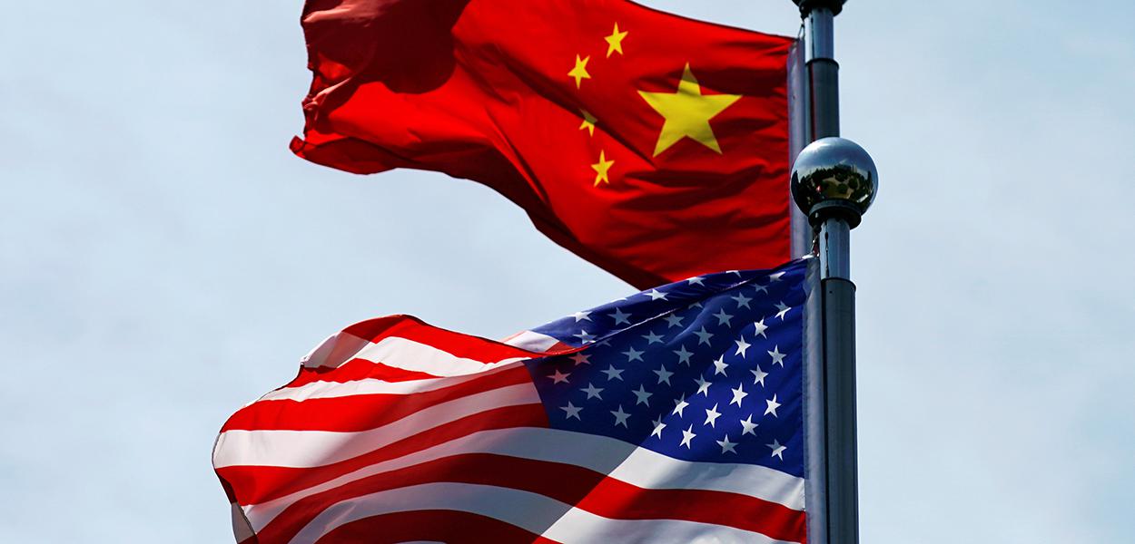 Bandeiras dos Estados Unidos e da China