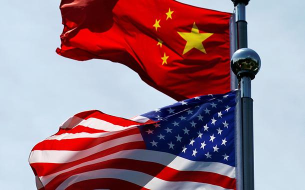 Bandeiras dos Estados Unidos e da China