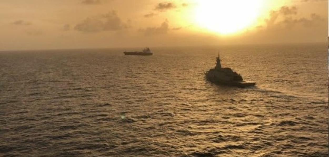 O navio iraniano "Cravo" entra nas águas territoriais venezuelanas carregando combustíveis