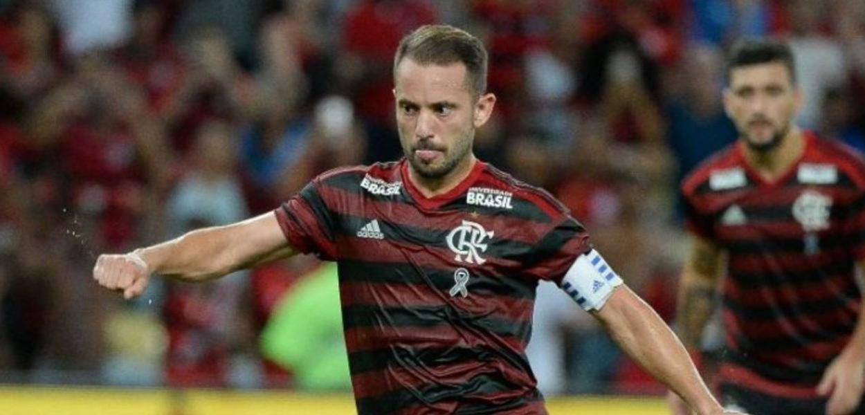 Everton Ribeiro