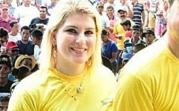 Sari Gaspar (à esquerda).