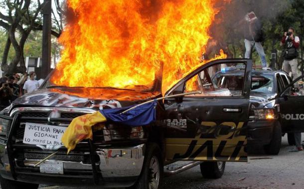 Manifestantes protestam em Guadalajara, México, contra morte de homem pela polícia