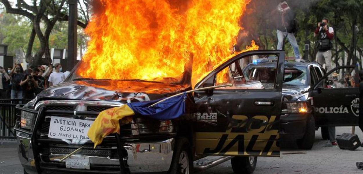 Manifestantes protestam em Guadalajara, México, contra morte de homem pela polícia