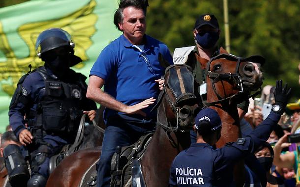 Bolsonaro participa de ato com apoiadores em Brasília 31/05/2020