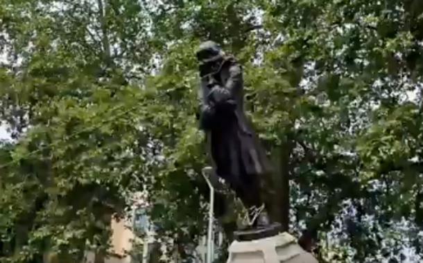 Estátua do traficante de escravos Edward Colston