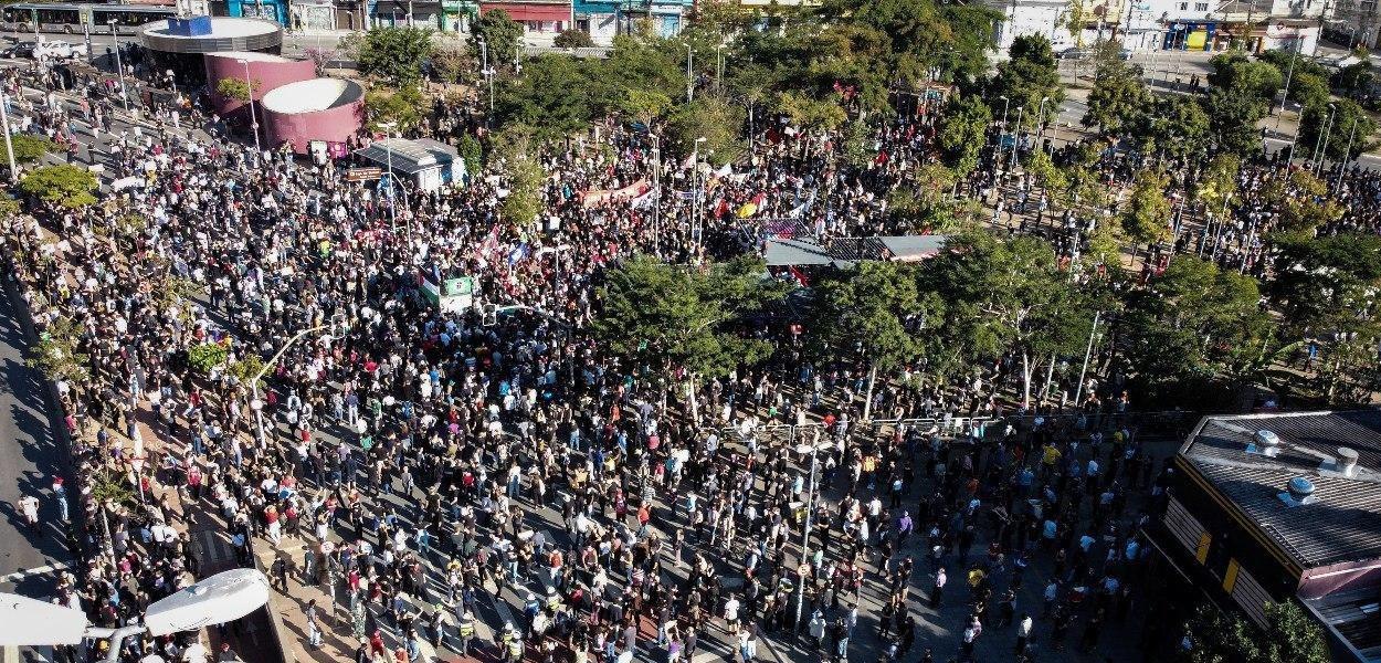 Manifestação no Largo da Batata