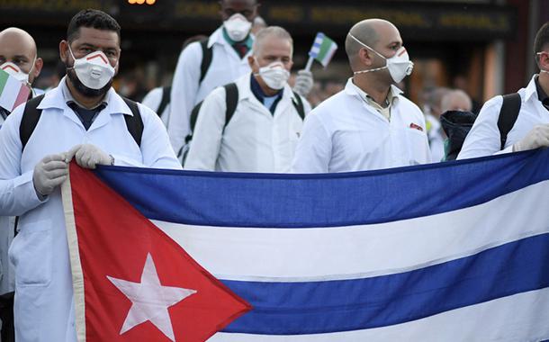 Médicos cubanos