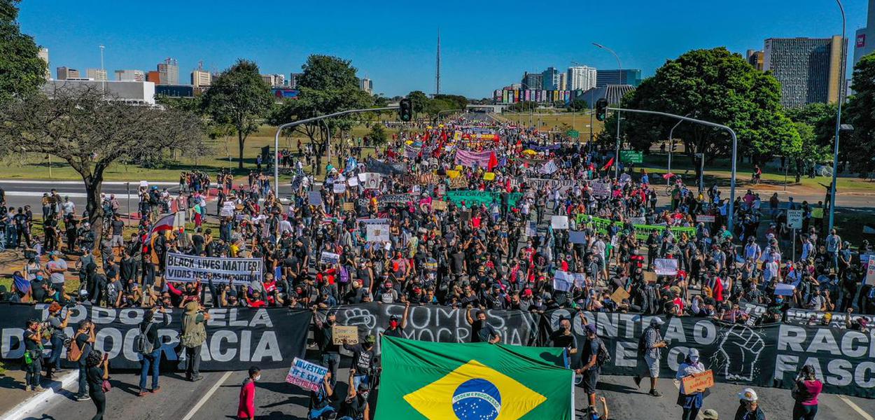 Manifestação antifascista e antirracista em Brasília no domingo, 7 de junho