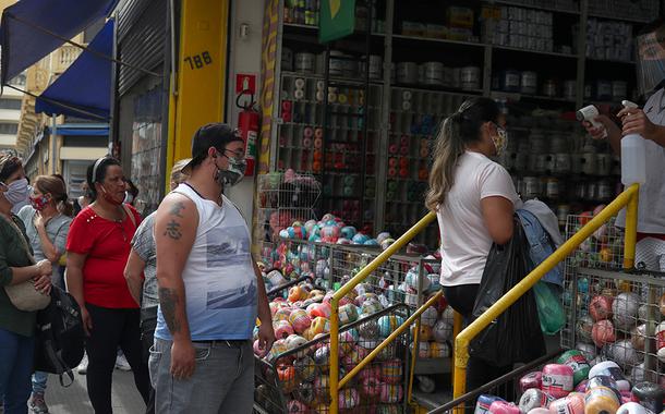Comércio de rua reaberto na cidade de São Paulo 10/6/2020