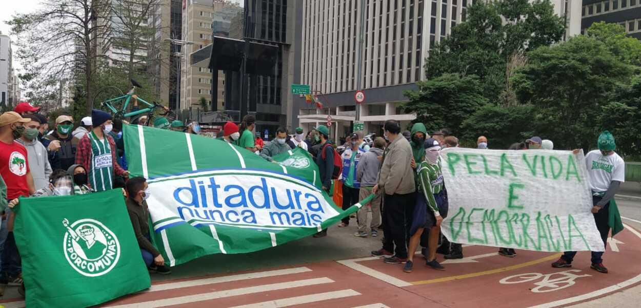 Palmeirenses em protesto na Avenida Paulista