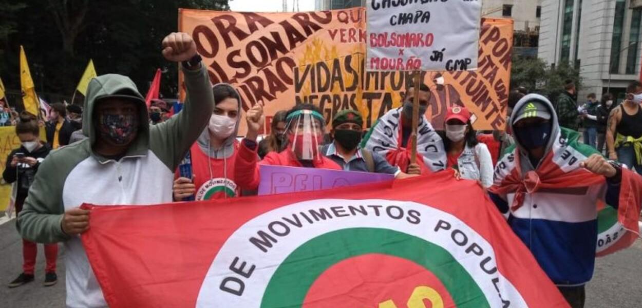 Manifestantes da Central de Movimentos Populares (CMP)