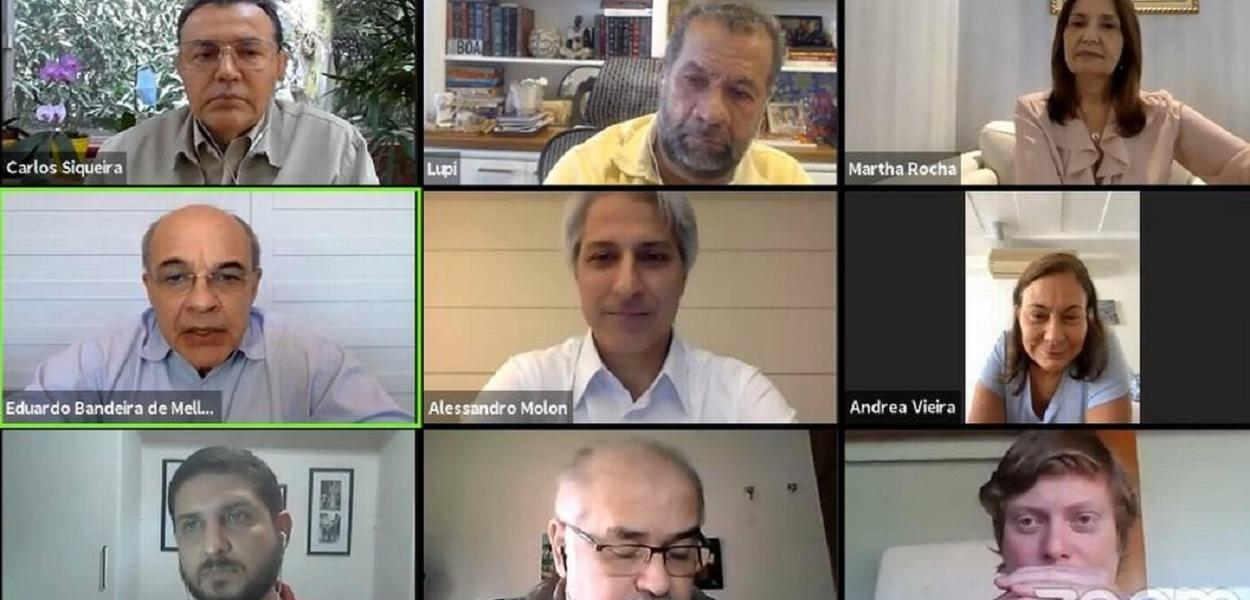 Frente para a prefeitura do Rio