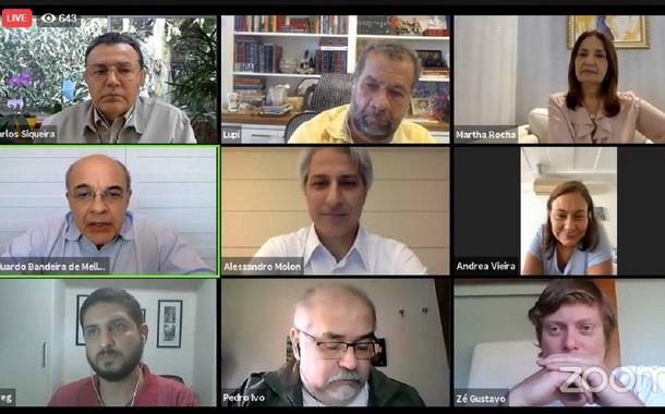 Frente para a prefeitura do Rio