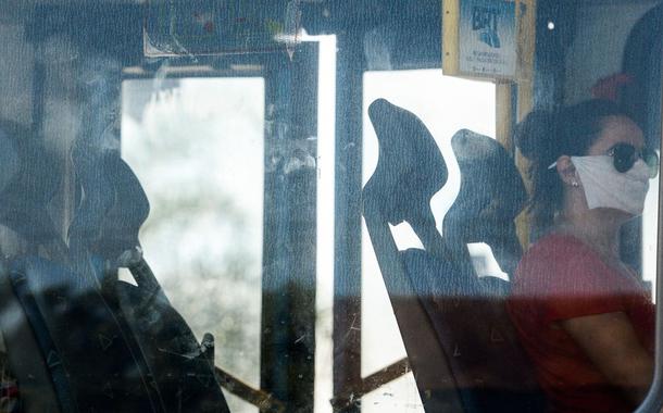 A SPTrans informou na noite desta quarta-feira (23) que 40% a frota de ônibus de São Paulo não circulará na quinta-feira (23) devido à falta de combustível. Isso ocorreu por conta das manifestações de caminhoneiros contra o aumento do diesel, que ocorrem desde segunda-feira