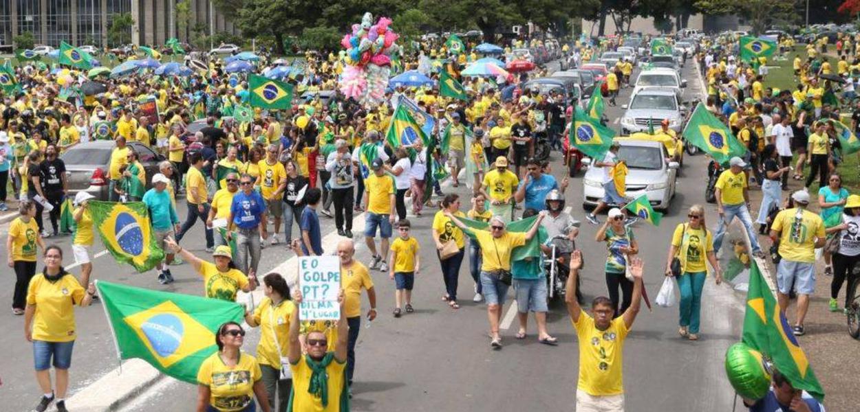 Manifestação a favor de Bolsonaro e contra o PT, na Esplanada dos Ministérios, em Brasília.Foto José Cruz/Agência Brasil