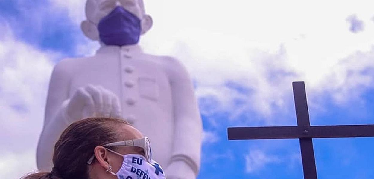 Padre Cícero com máscara