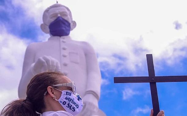 Padre Cícero com máscara