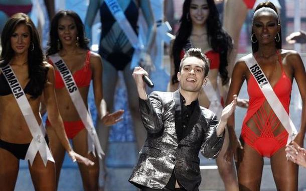 Vocalista do Panic! At The Disco, Brendon Urie, durante show de Miss Universo em Moscou. 9/11/2013.