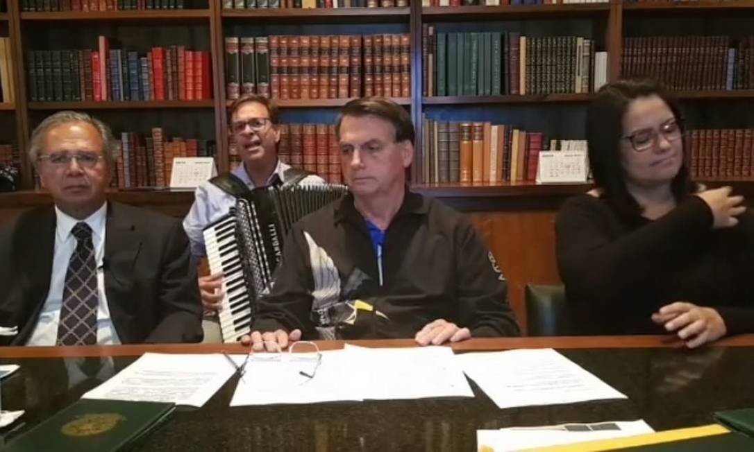Paulo Guedes e Jair Bolsonaro em live do governo. 25/06/2020