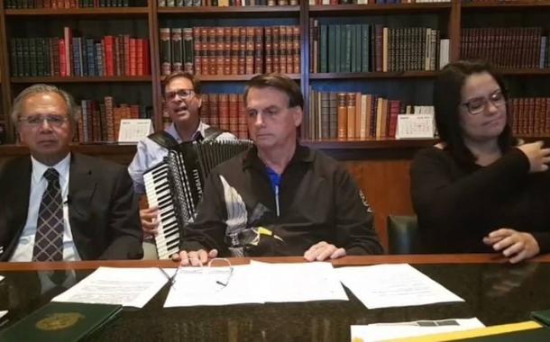 Paulo Guedes e Jair Bolsonaro em live do governo. 25/06/2020