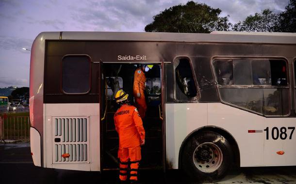 Ônibus Brasília protesto