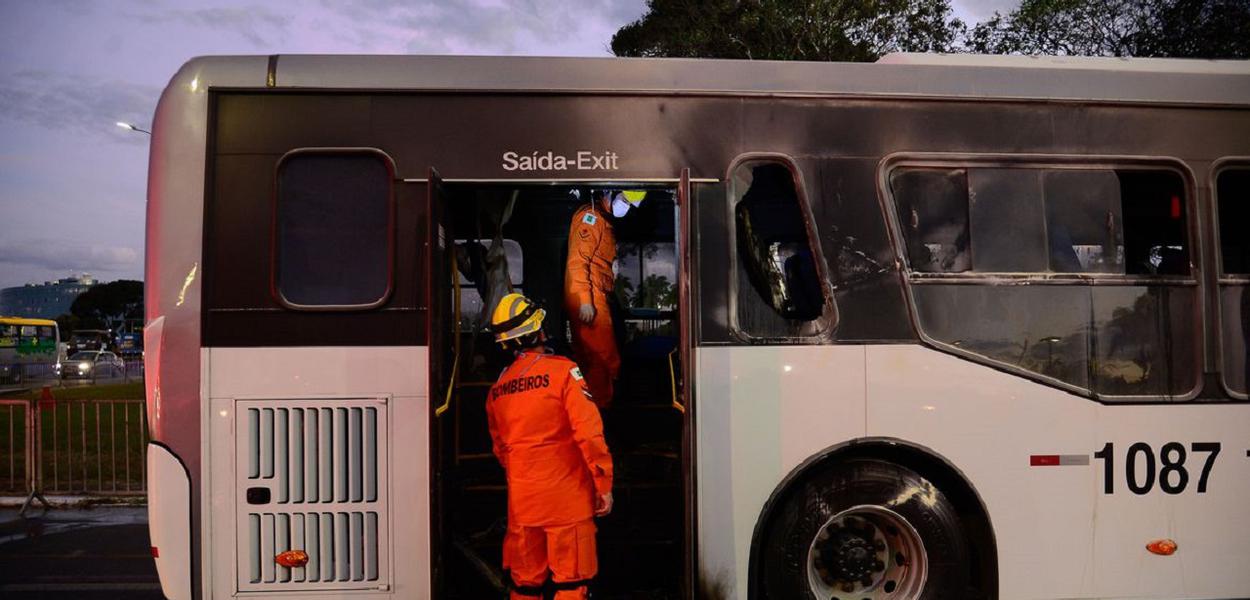 Ônibus Brasília protesto