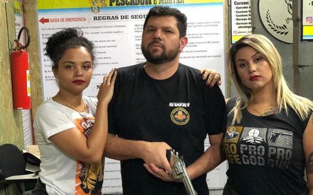 Oswaldo Eustáquio (centro) e Sara Winter (à direita)