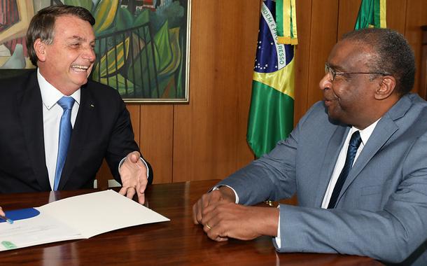 (Brasília - DF, 25/06/2020) Assinatura do ato de nomeação do Carlos Alberto Decotelli com Ministro da Educação.