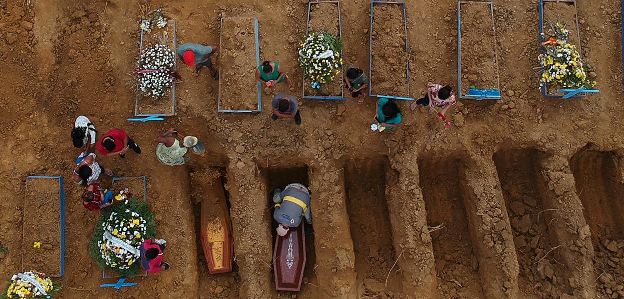 Cemitério Parque Tarumã, em Manaus 26/06/2020