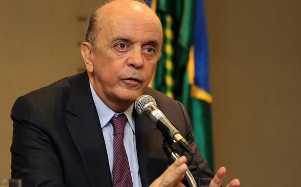 José Serra durante entrevista coletiva em Montevidéu em 2016 05/07/2016