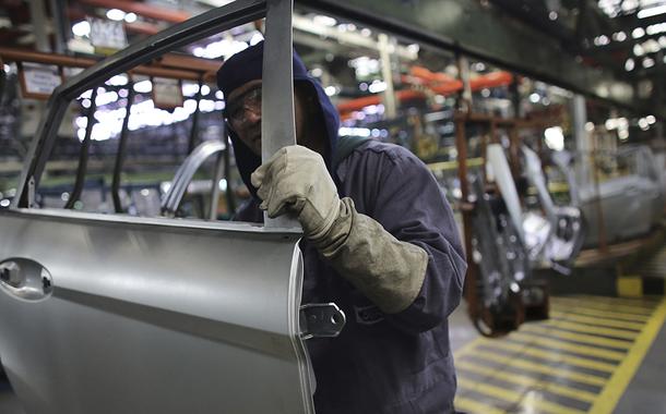 Linha de produção em fábrica da Ford em São Bernardo do Campo (SP).