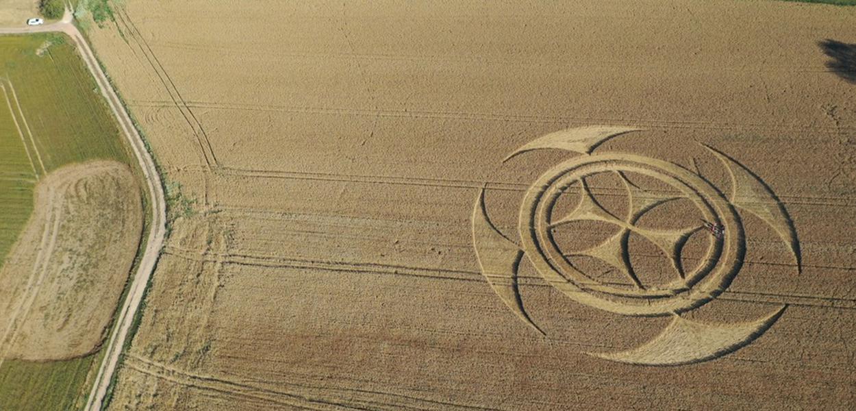 Símbolo em campo de trigo na França