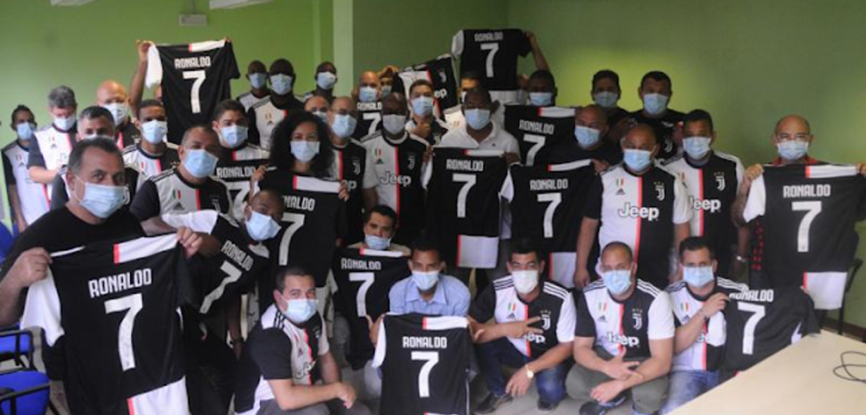 Cristiano Ronaldo presenteou médicos e enfermeiros cubanos