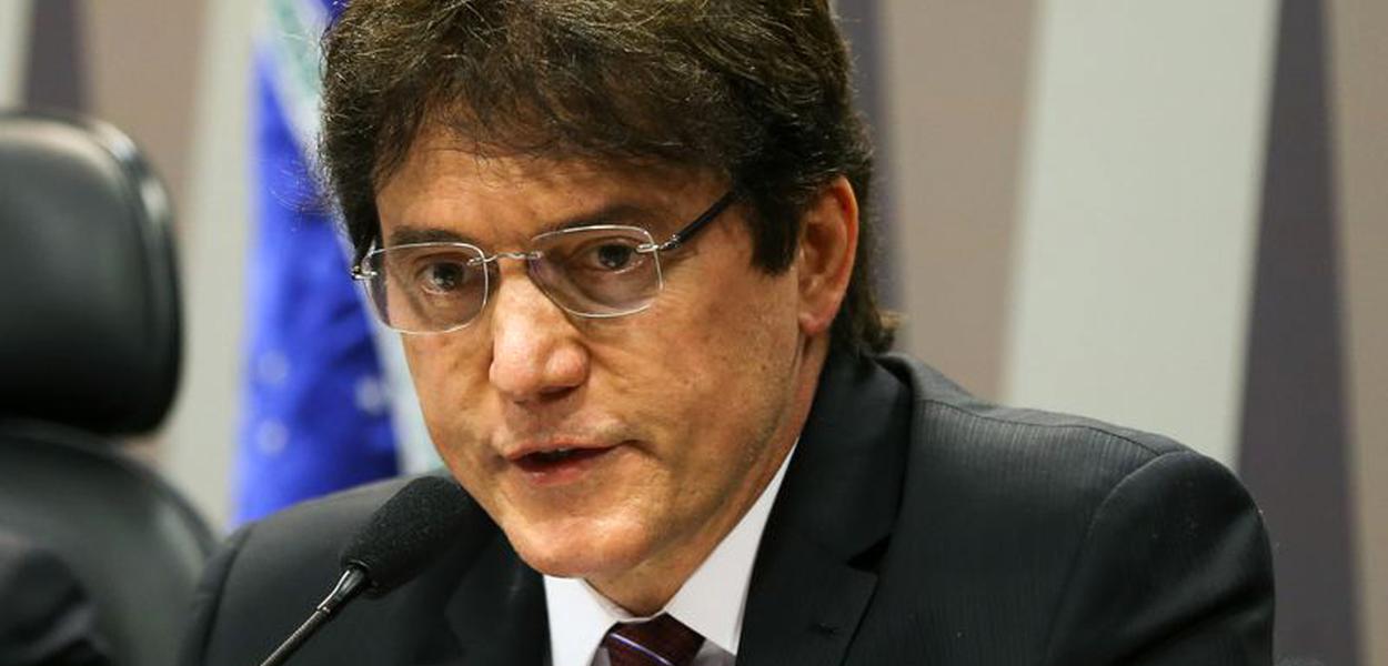 Bras�lia - O governador do Rio Grande do Norte, Robinson Faria, durante audi�ncia da Comiss�o de Servi�os de Infraestrutura (CI) sobre o andamento das obras de interliga��o das �guas do Rio S�o Francisco. (Marcelo Camargo/Ag�ncia Brasil)