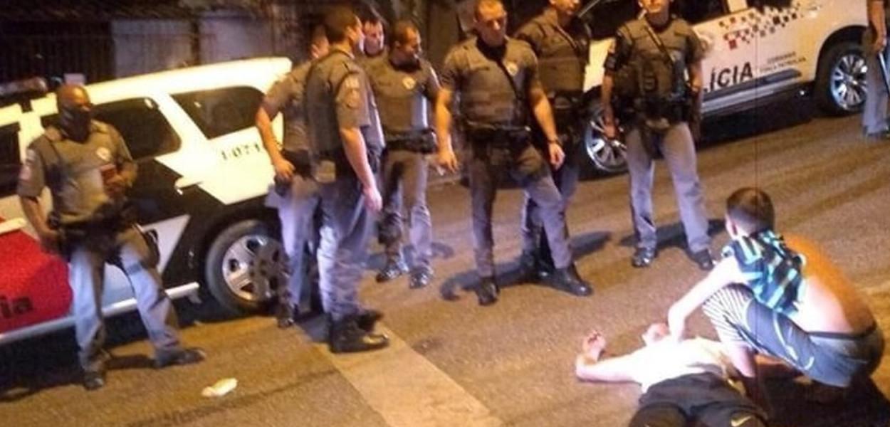 Homem agredido pela Polícia Militar