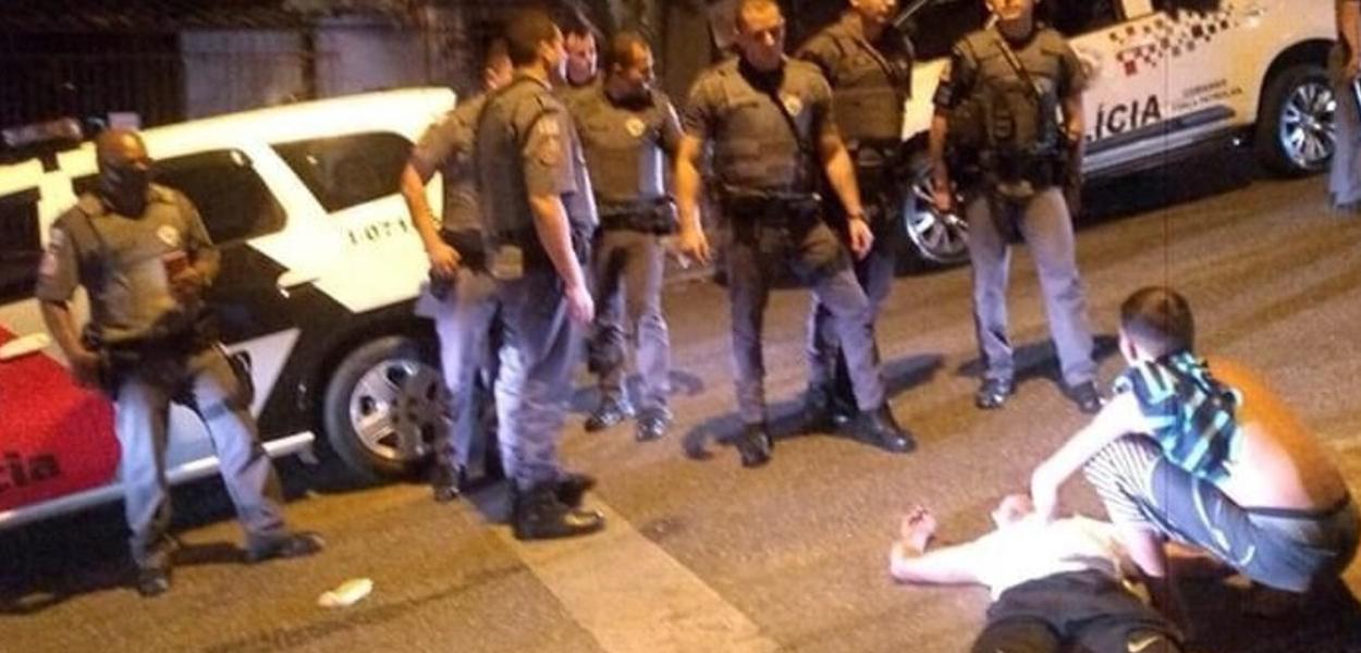 Homem agredido pela Polícia Militar