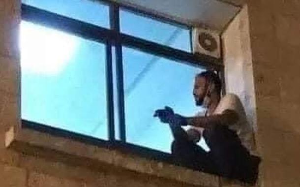 Filho escala parede do hospital até janela e se despede da mãe