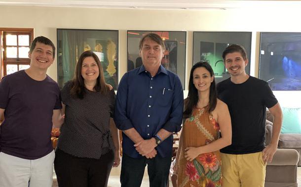 Bia Kicis junto com sua família e Jair Bolsonaro