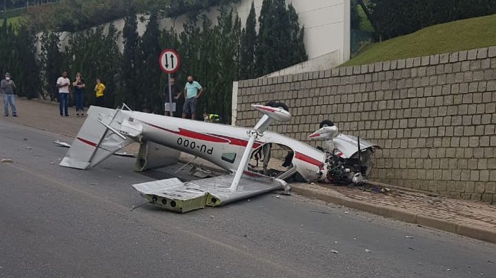 Monomotor cai na rua em SC e deixa feridos