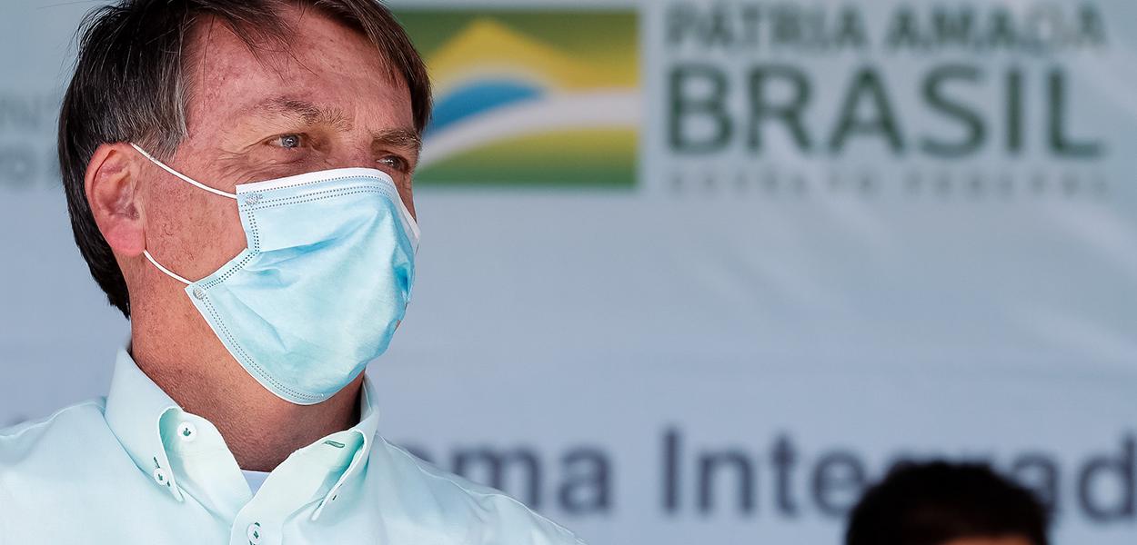 Jair Bolsonaro de máscara