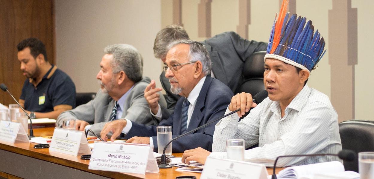 Mario Nicácio Wapichana, vice-coordenador da Coiab, particpa de uma audiência com deputados