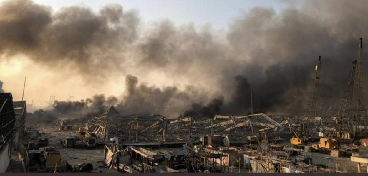 Grande explosão na zona portuária de Beirute, no Líbano