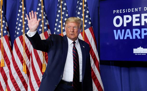 Presidente dos EUA, Donald Trump, durante visita a indústria farmacêutica em Morrisville, na Carolina do Norte 27/07/2020