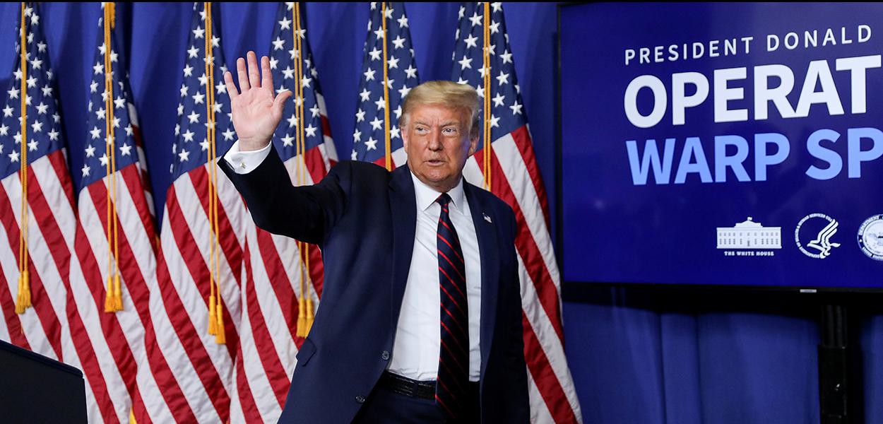 Presidente dos EUA, Donald Trump, durante visita a indústria farmacêutica em Morrisville, na Carolina do Norte 27/07/2020