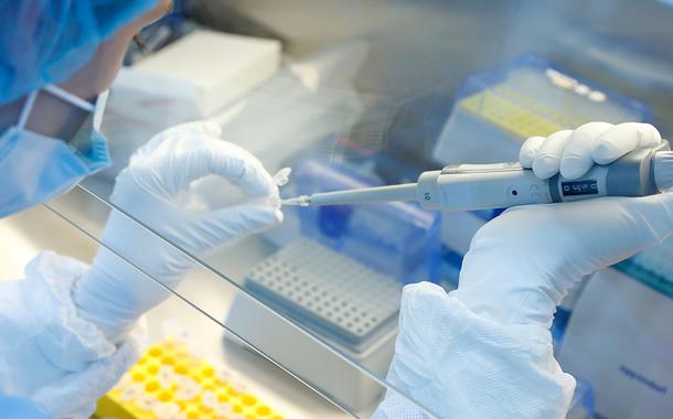 Cientistas pesquisam possível vacina contra Covid-19 em São Petersburgo, na Rússia 11/06/2020