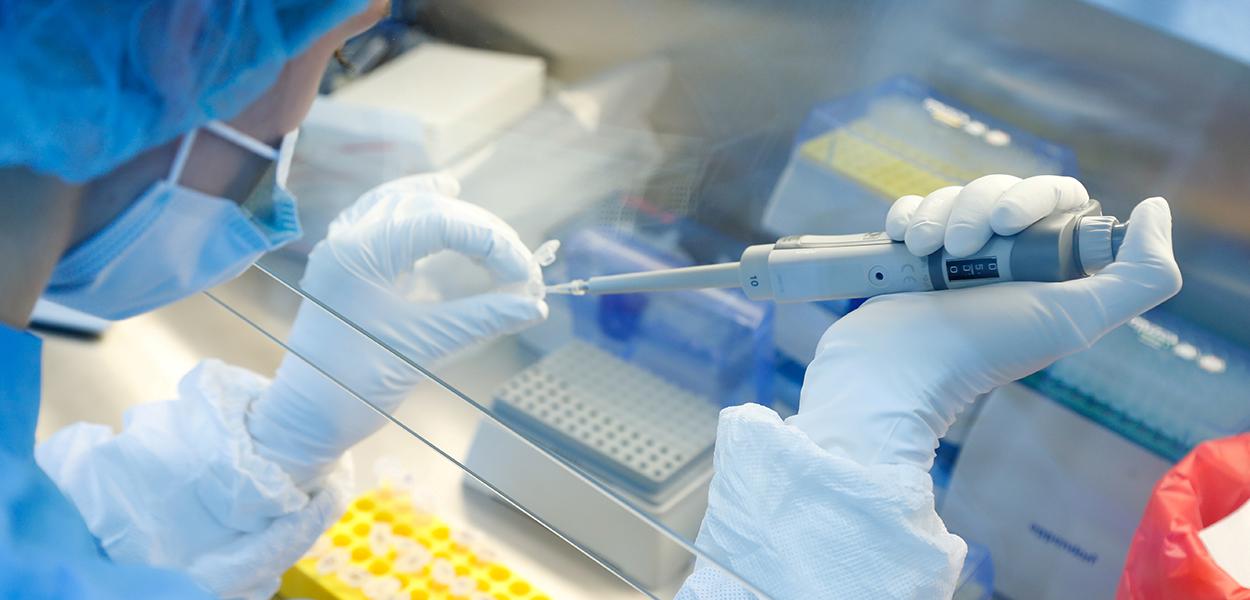 Cientistas pesquisam possível vacina contra Covid-19 em São Petersburgo, na Rússia 11/06/2020
